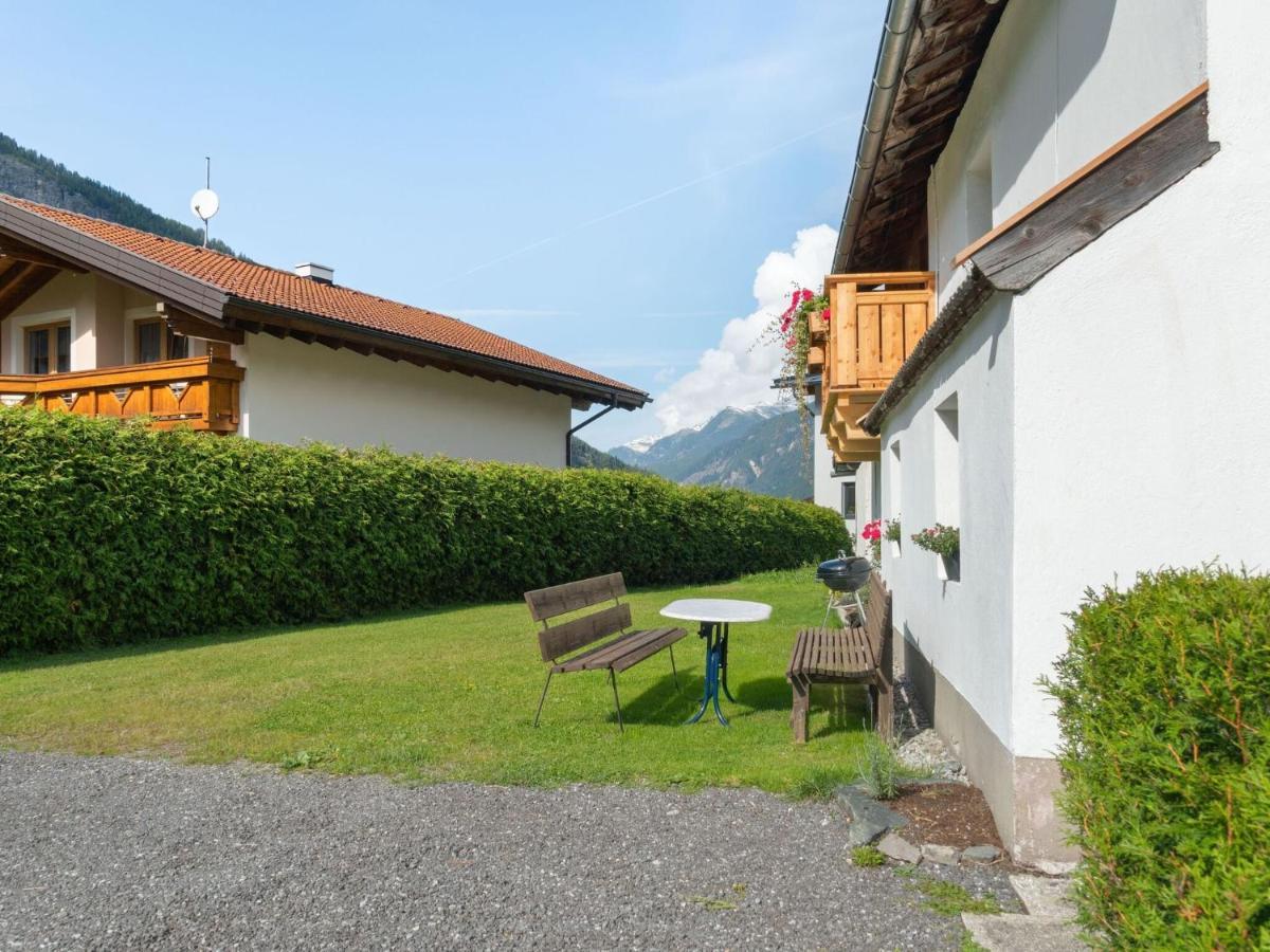 Vintage Holiday Home Near The Ski Bus Stop Längenfeld Exterior foto