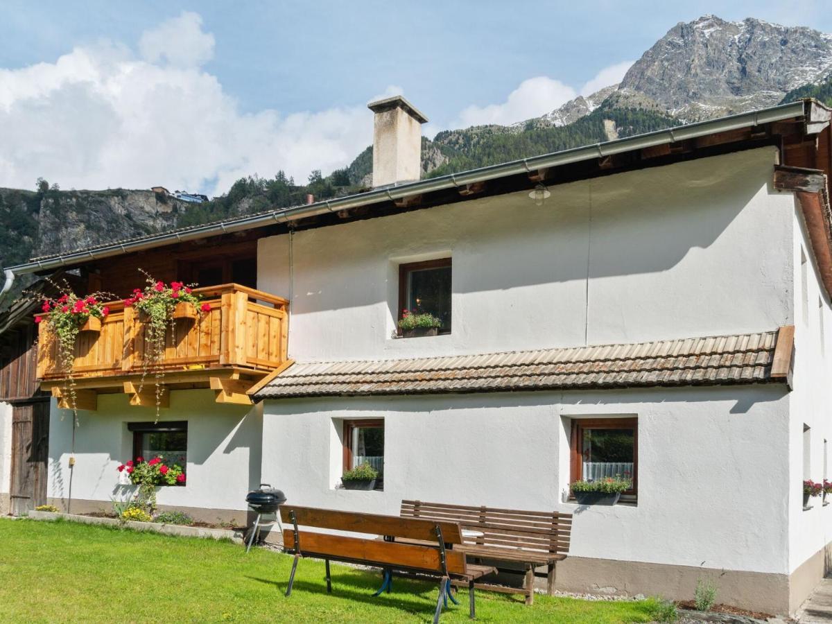 Vintage Holiday Home Near The Ski Bus Stop Längenfeld Exterior foto