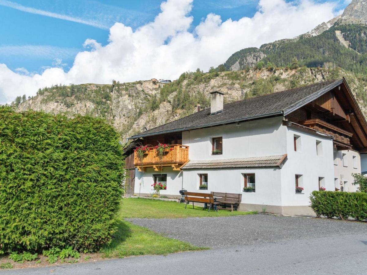 Vintage Holiday Home Near The Ski Bus Stop Längenfeld Exterior foto