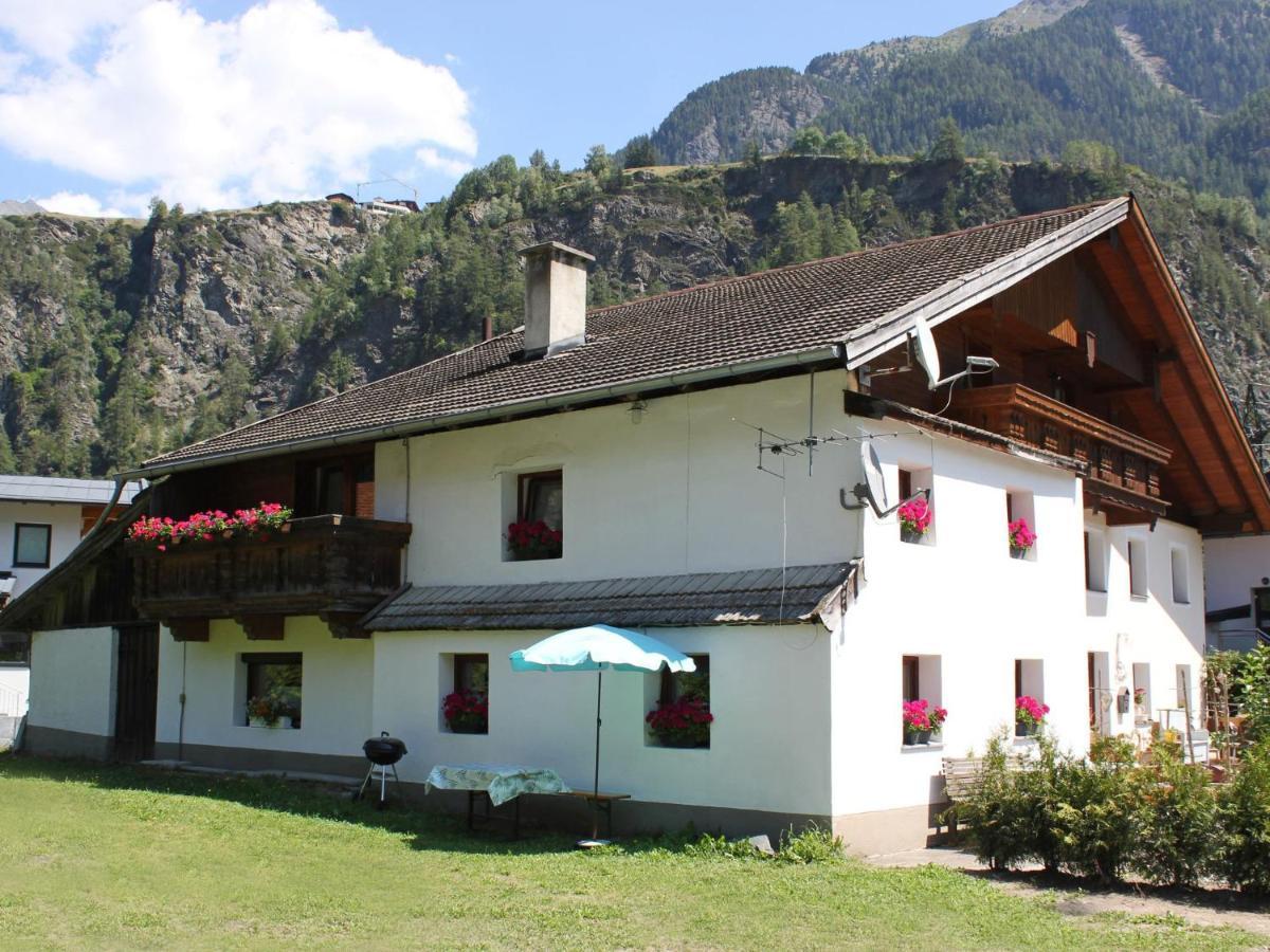 Vintage Holiday Home Near The Ski Bus Stop Längenfeld Exterior foto