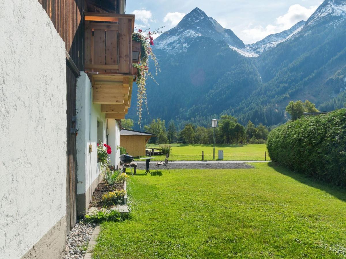 Vintage Holiday Home Near The Ski Bus Stop Längenfeld Exterior foto